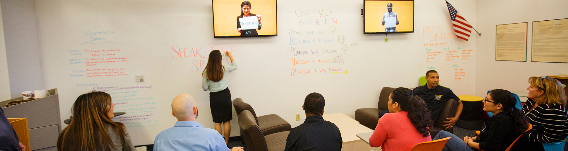 photo of CommLab with students working