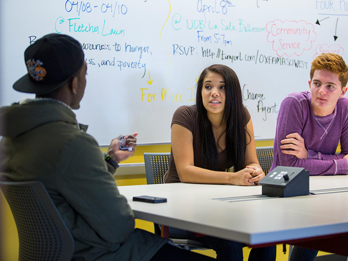 photo of students working together on project